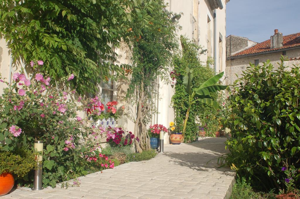 Hotel Du Donjon Aulnay  Luaran gambar
