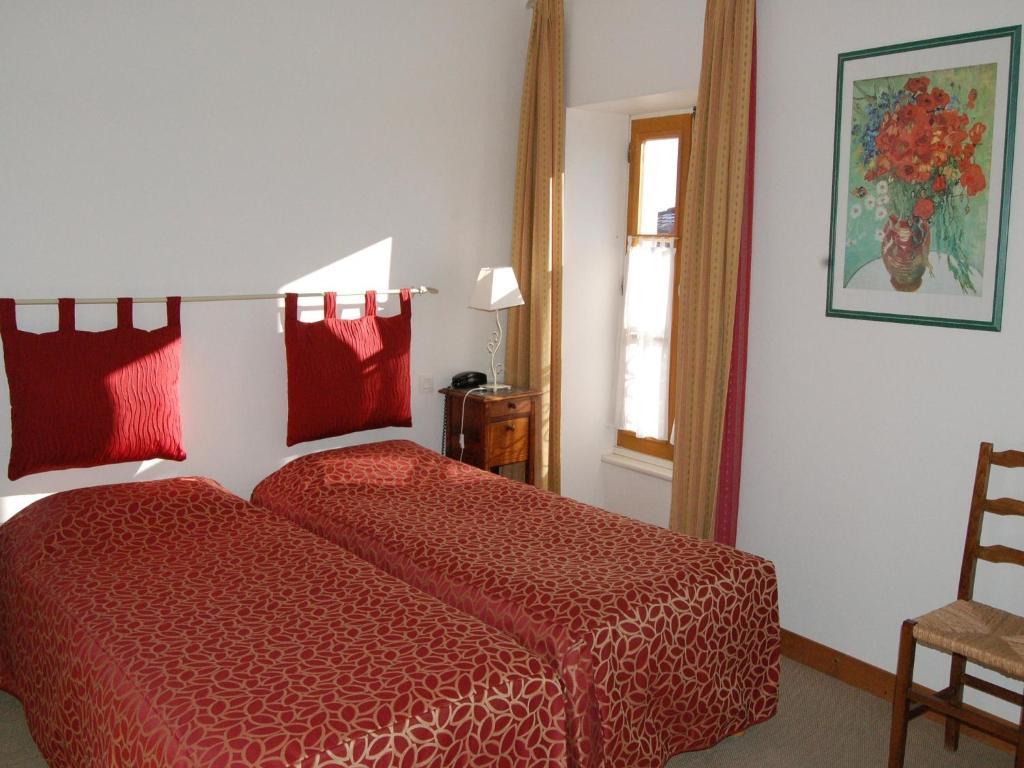 Hotel Du Donjon Aulnay  Bilik gambar