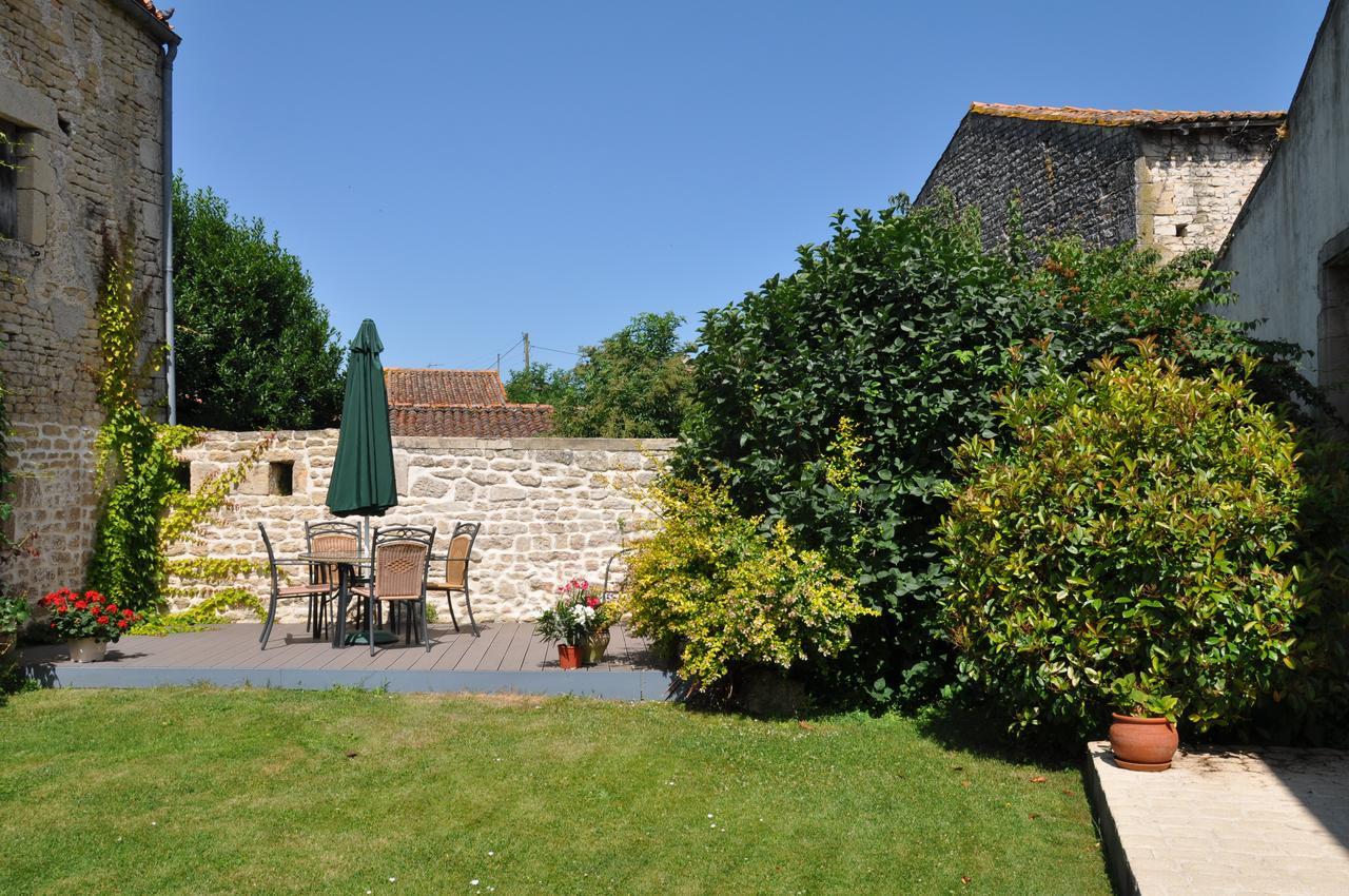 Hotel Du Donjon Aulnay  Luaran gambar