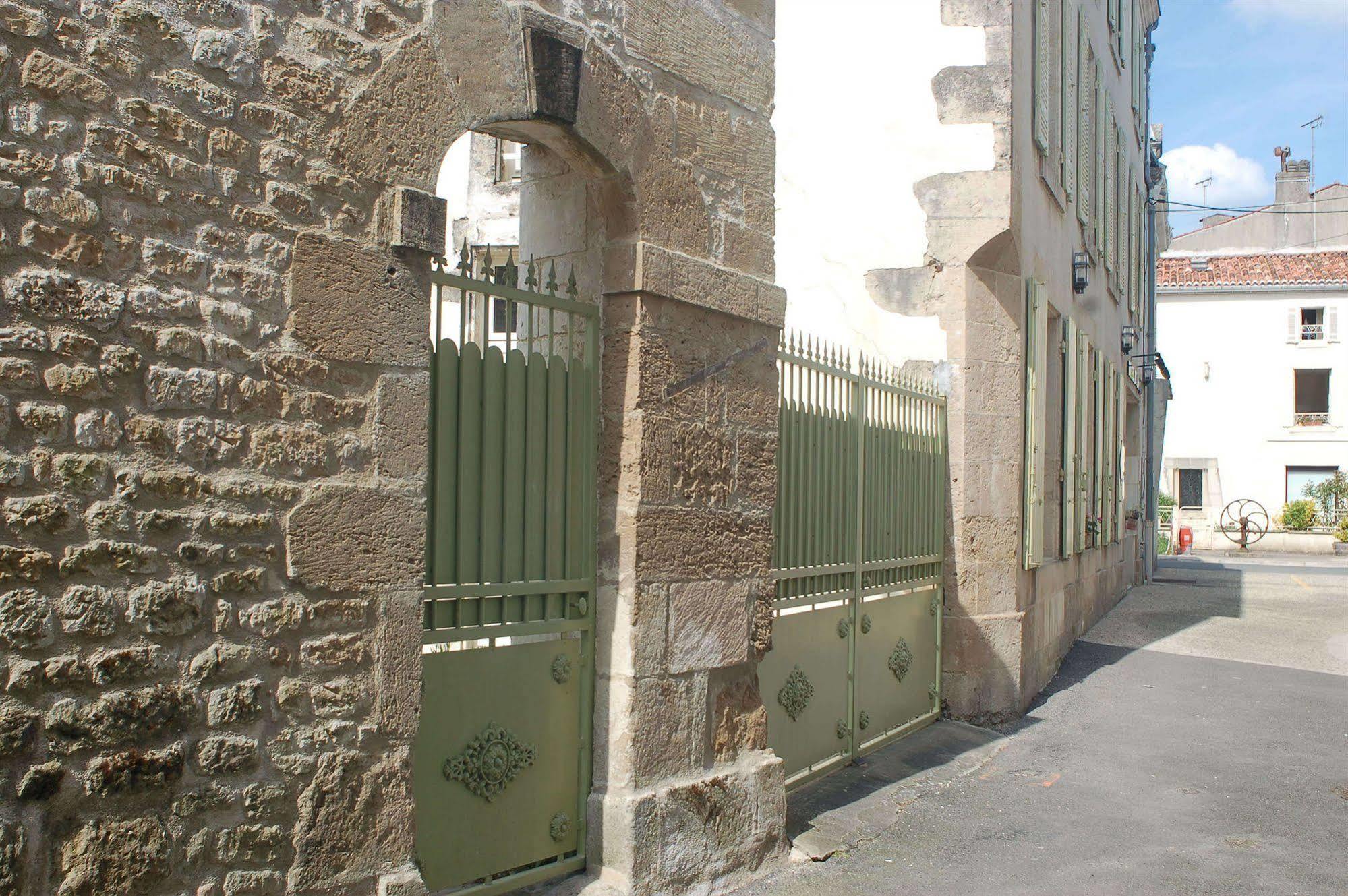 Hotel Du Donjon Aulnay  Luaran gambar