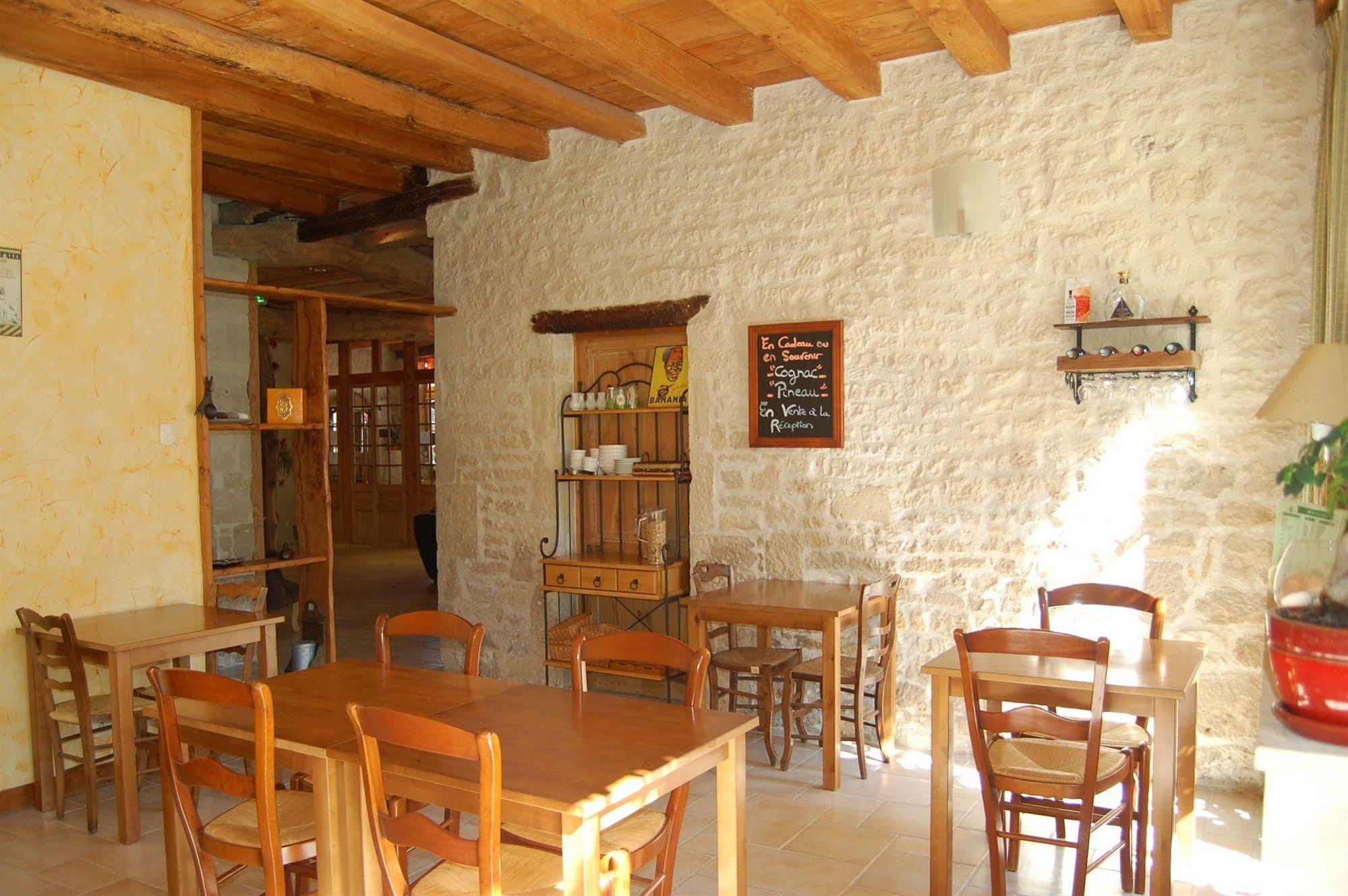 Hotel Du Donjon Aulnay  Luaran gambar