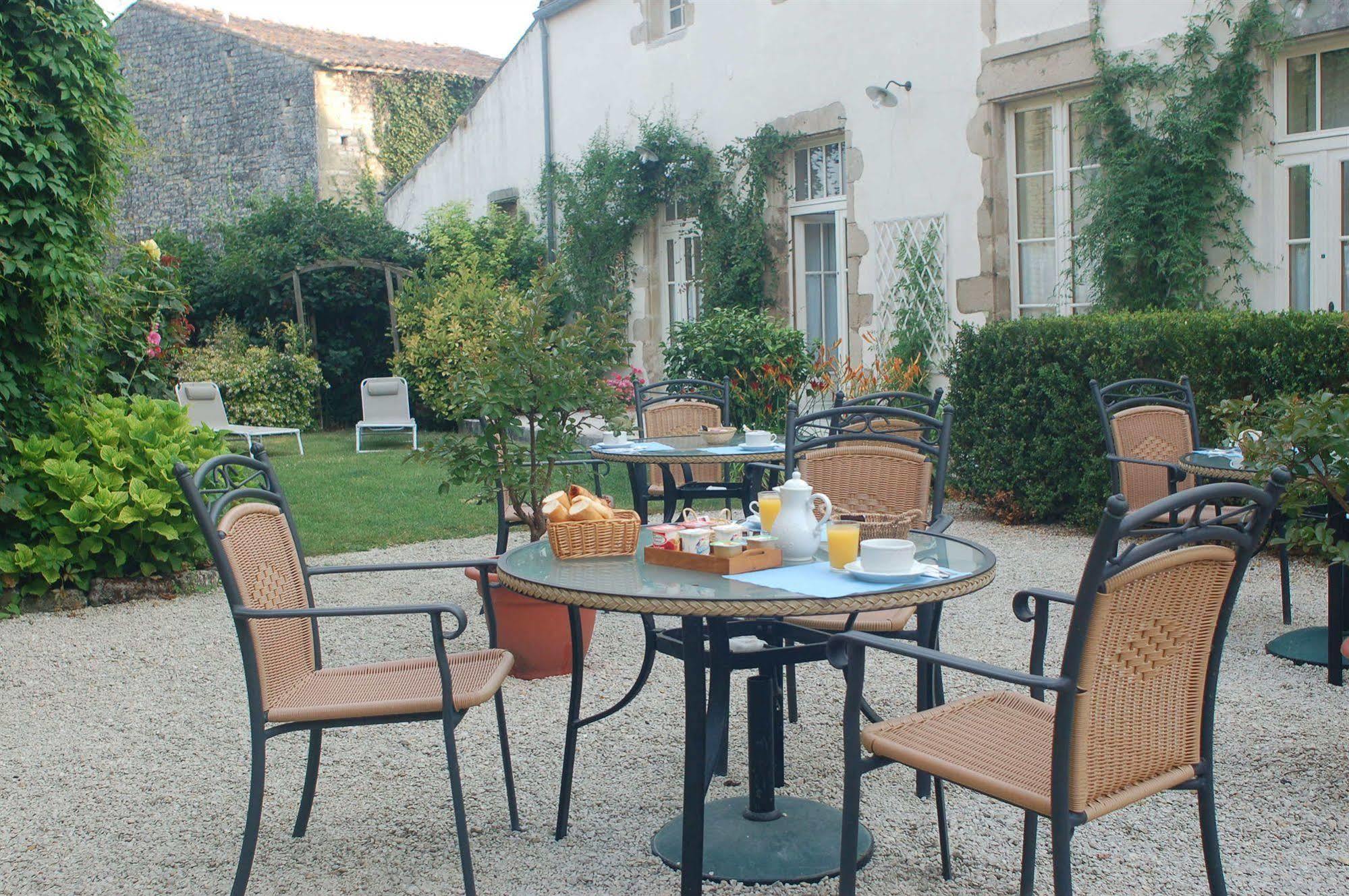 Hotel Du Donjon Aulnay  Luaran gambar