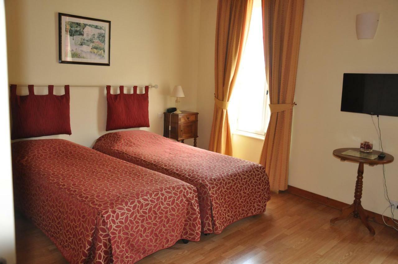 Hotel Du Donjon Aulnay  Luaran gambar
